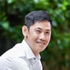 Raymond Low 