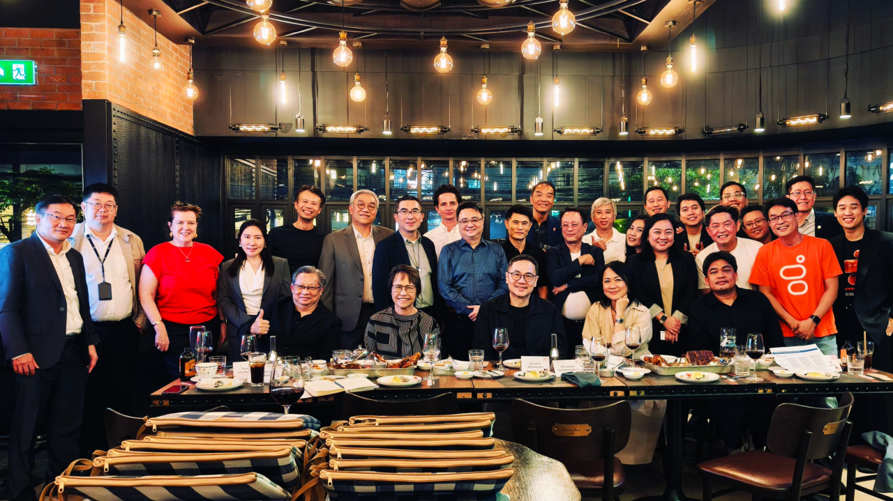 Change leaders group photo bangkok