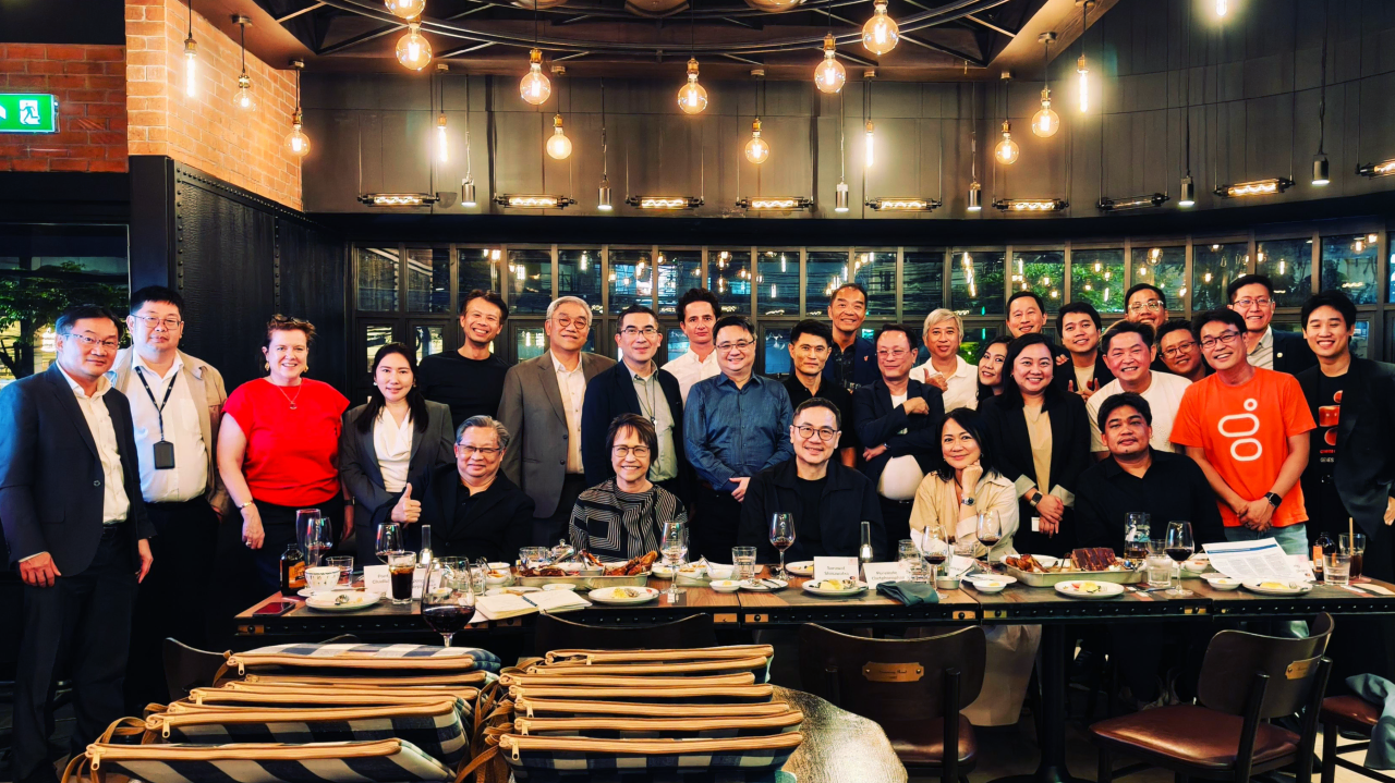 Change leaders group photo bangkok