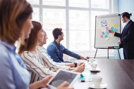 Procurando aumentar a satisfação dos seus empregados? repense os horários de trabalho