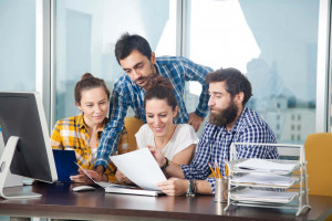 Melhore a experiência do cliente millennial por meio de soluções omnichannel