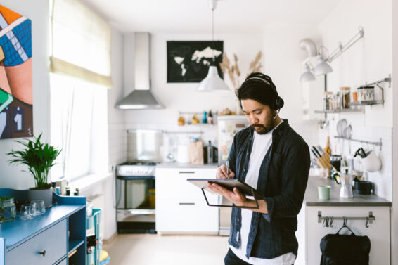 Four strategies to transform retail customer service   genesys web article image
