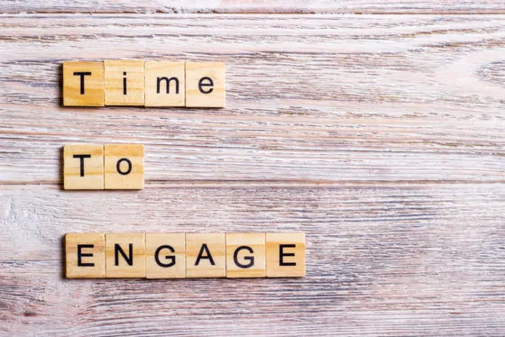 Time to engage text on cubes on wooden background