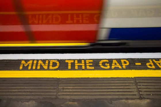 Mind the gap sign on london underground